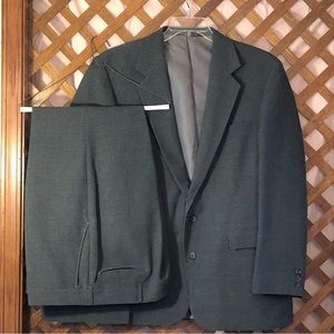 Men’s Haggar Gray Suit